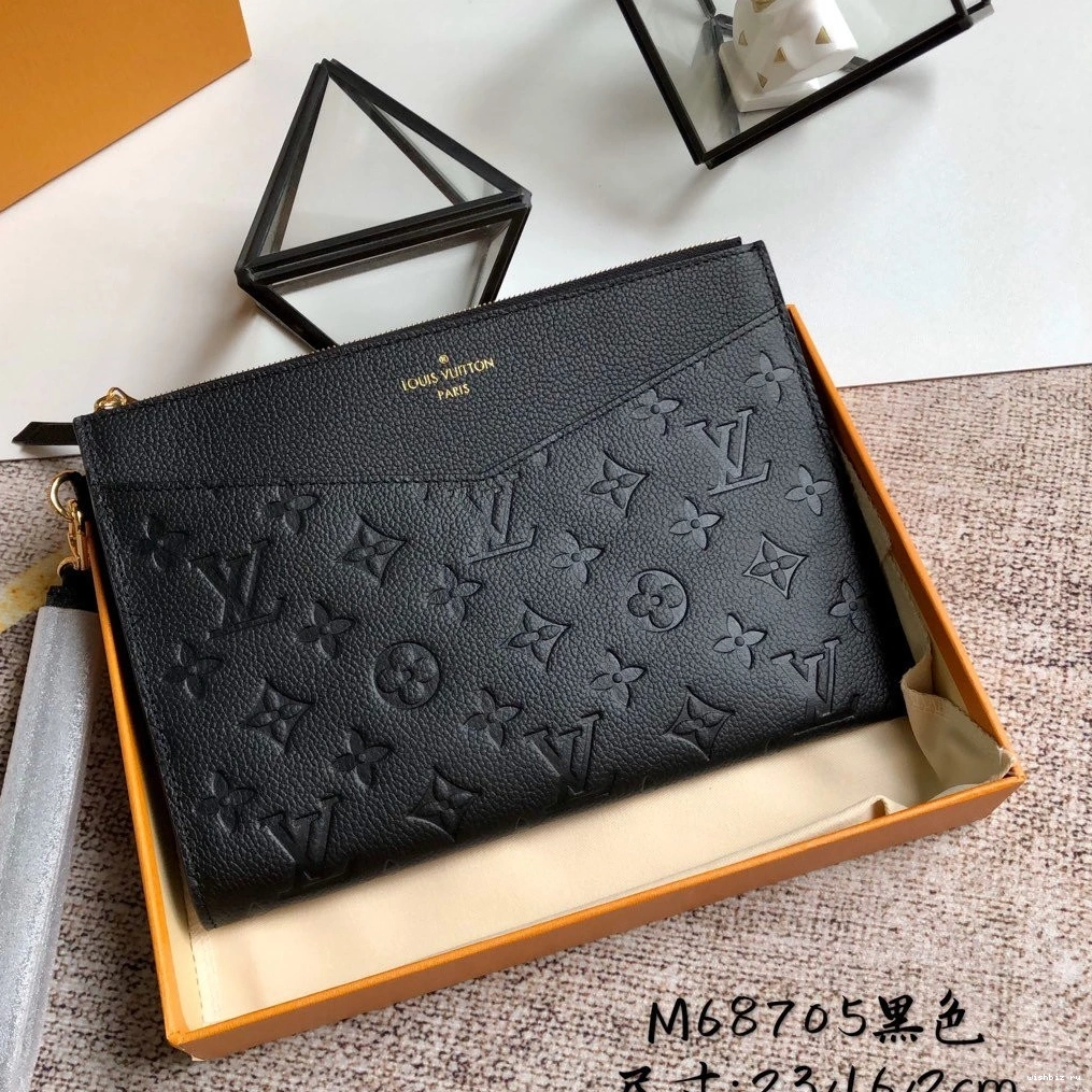 WIS POCHETTE MÉLANIE MM LOUIS VUITTON 0926